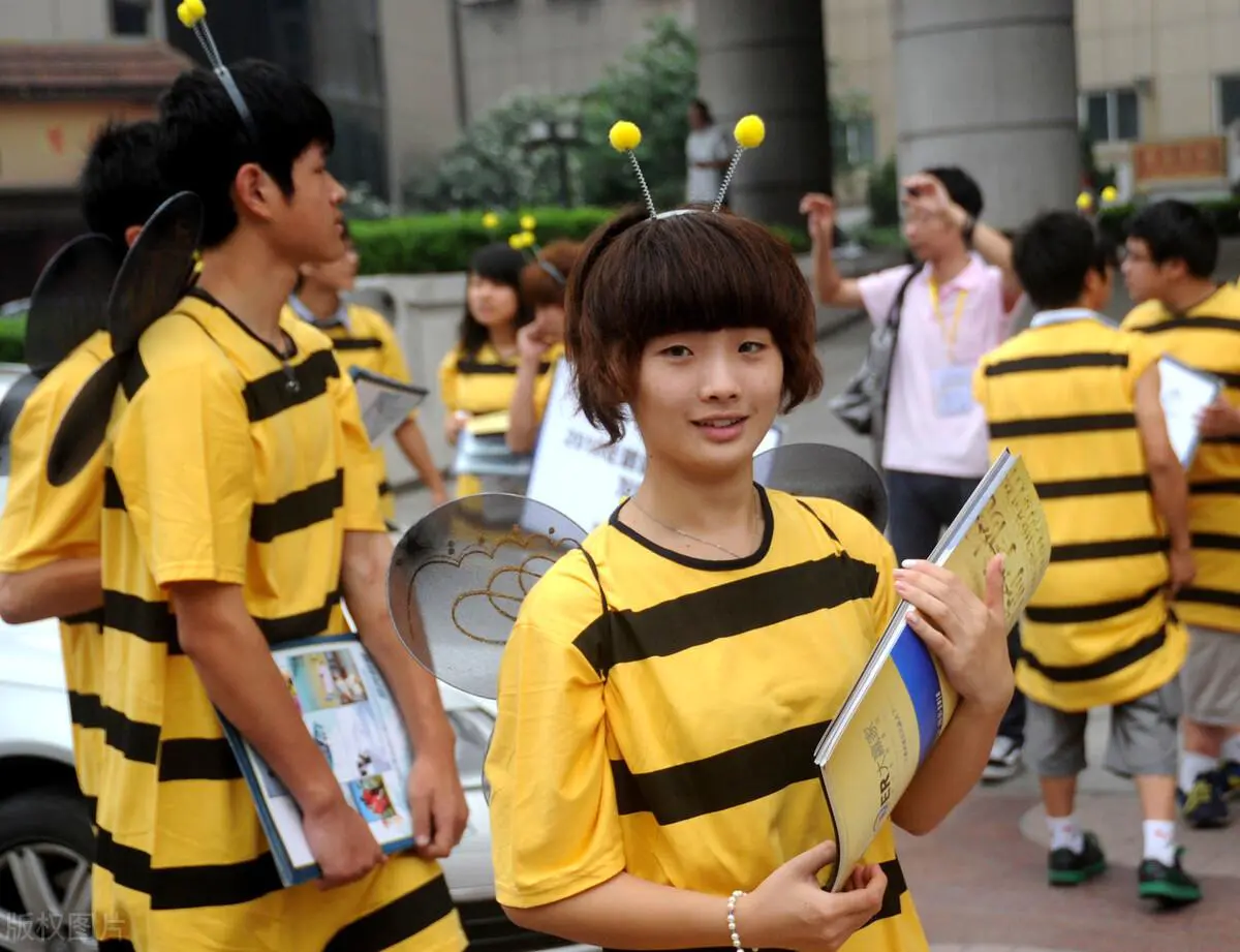 在校的学生怎么赚钱_学生简历及在校表现_学生怀孕在校生孩子